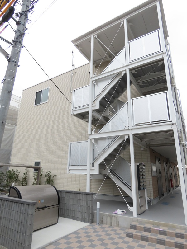 リブリ・June KALUNASIA