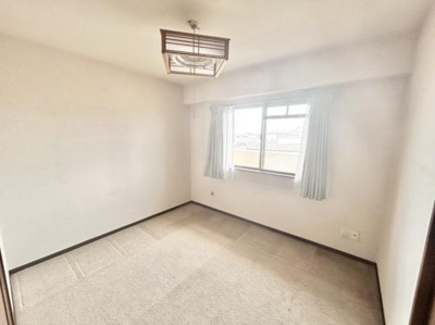 【洋室】 | グラン・コート堺石津川公園 | 本を読んだり趣味の時間を楽しんだり家の中でひとり静かになれる空間