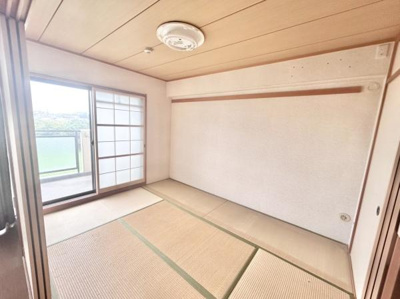 【和室】 | グラン・コート堺石津川公園 | 和室は汎用性が高く様々な使い方ができます♪
収納もございます。