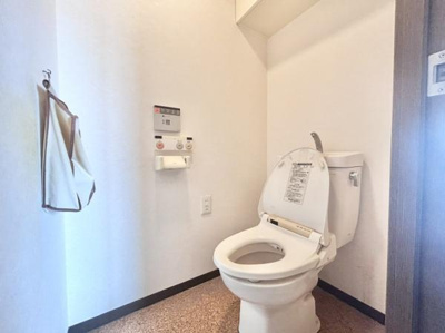 【トイレ】 | グラン・コート堺石津川公園 | 節水型でエコなトイレには、今では当たり前のウォシュレット付き。便座を温める機能付き！