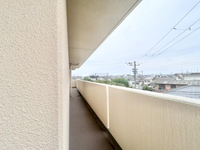 【バルコニー】 | グラン・コート堺石津川公園 | 日当たり良いバルコニーです。洗濯物もしっかり乾きそうです♪