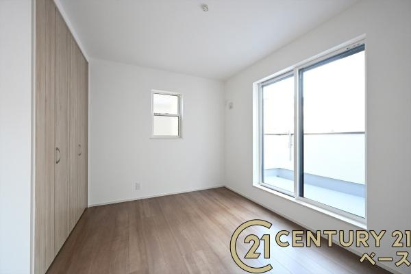 ファーストタウン川原城町　１号棟 ／新築一戸建の洋室|■現地撮影写真■日当たりのよい明るい雰囲気の洋室です！