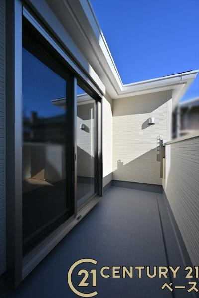 ファーストタウン川原城町　２号棟 ／新築一戸建のバルコニー|■現地撮影写真■日当たりのよいバルコニー！洗濯物もよく乾きます！