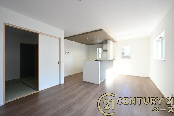 ファーストタウン川原城町　２号棟 ／新築一戸建の内観：施工例|■窓ガラスは紫外線７６％カットで安心のLOW-Eペアガラスを採用！結露防止にも効果的です！■