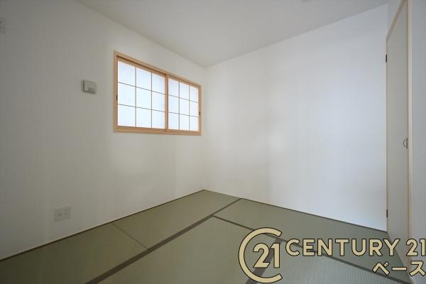 ファーストタウン川原城町　２号棟 ／新築一戸建の内観：施工例|■日当たりのよい明るい雰囲気の洋室です！