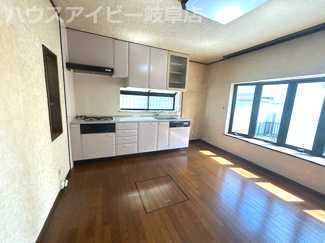 【キッチン】 | 揖斐郡大野町中古住宅699万円！お車スペース2台可能！一部リフォーム済みの4LDK！ | 揖斐郡大野町中古住宅699万円！お車スペース2台可能！一部リフォーム済みの4LDK！