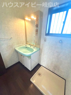 【独立洗面台】 | 揖斐郡大野町中古住宅699万円！お車スペース2台可能！一部リフォーム済みの4LDK！ | 揖斐郡大野町中古住宅699万円！お車スペース2台可能！一部リフォーム済みの4LDK！