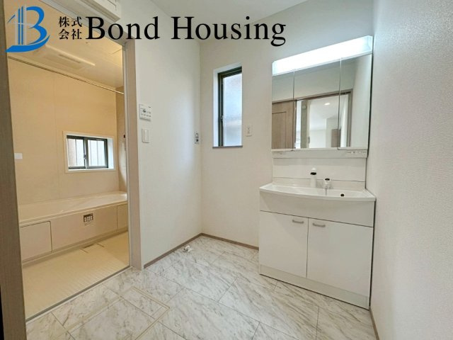 小中学校徒歩10分圏内・JR朝霧駅徒歩19分　大蔵谷奥の独立洗面台