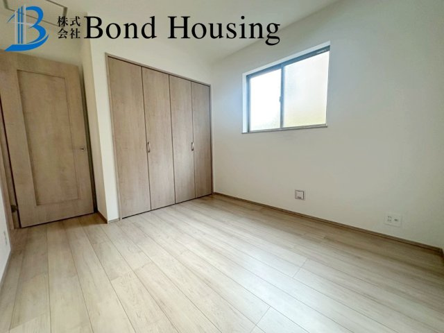 小中学校徒歩10分圏内・JR朝霧駅徒歩19分　大蔵谷奥の洋室