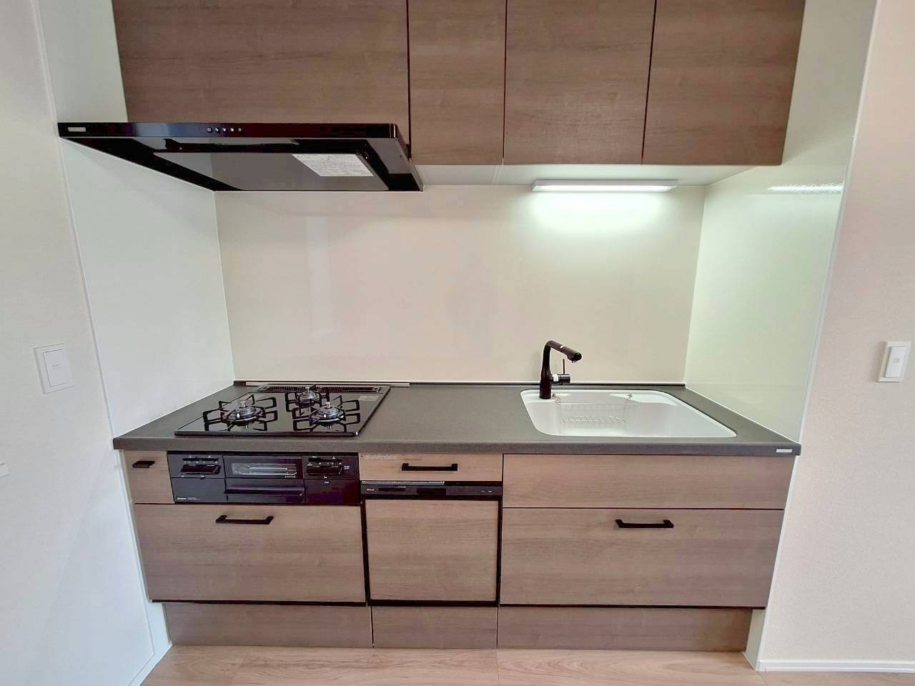 フォレストメゾンのキッチン|★グリル付きガス３口システムキッチン★