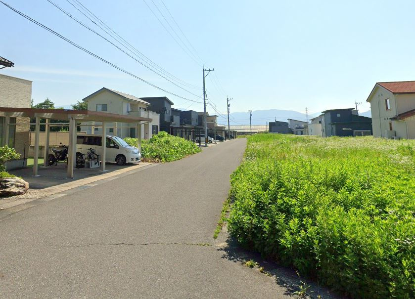 大野市弥生町　分譲地C1の前面道路含む現地写真