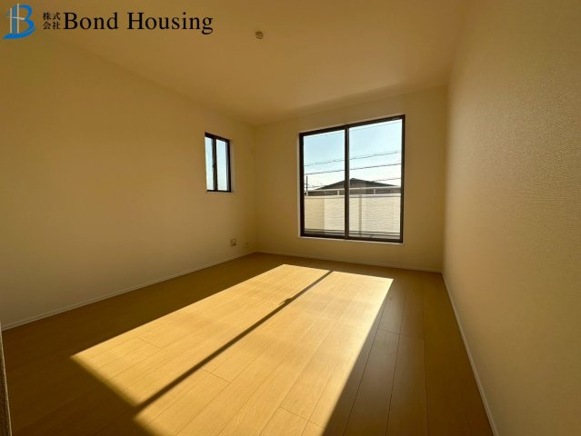 「LDK19.7帖」「並列2台駐車可」神陵台9丁目 全2棟2号棟の洋室