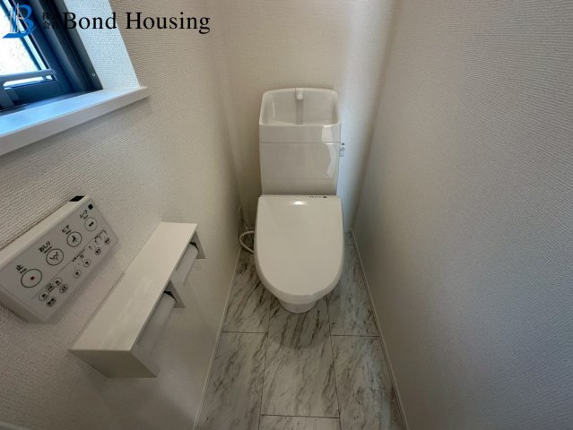 「LDK19.7帖」「並列2台駐車可」神陵台9丁目 全2棟2号棟のトイレ