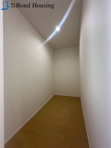 「LDK19.7帖」「並列2台駐車可」神陵台9丁目 全2棟2号棟の洋室