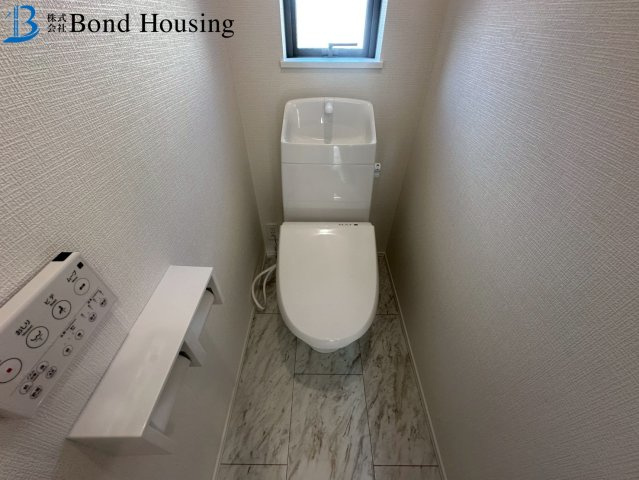 「角地」「並列2台駐車可」神陵台9丁目 全2棟1号棟のトイレ