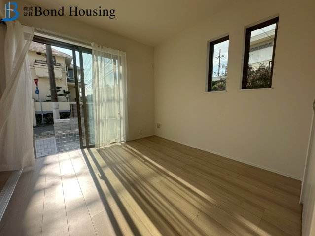 「角地」「並列2台駐車可」神陵台9丁目 全2棟1号棟の洋室