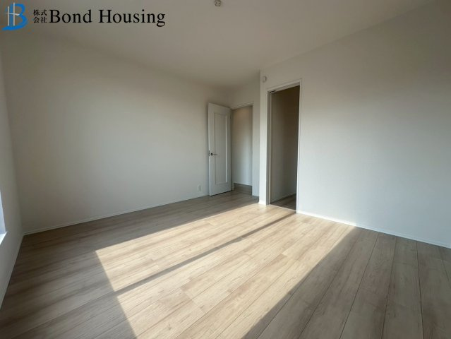 「角地」「並列2台駐車可」神陵台9丁目 全2棟1号棟の洋室