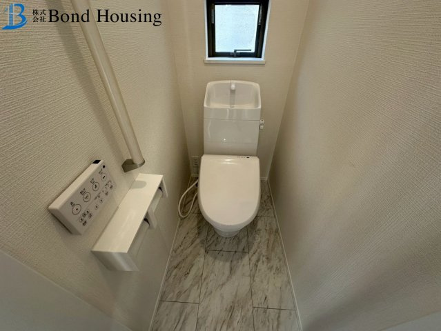 「角地」「並列2台駐車可」神陵台9丁目 全2棟1号棟のトイレ