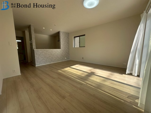 「角地」「並列2台駐車可」神陵台9丁目 全2棟1号棟の洋室