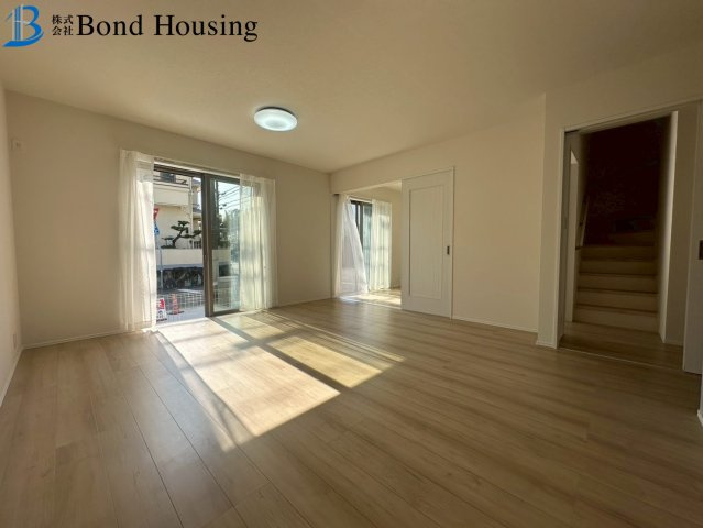 「角地」「並列2台駐車可」神陵台9丁目 全2棟1号棟の居間・リビング