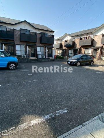 DUPLEX三ツ井の駐車場