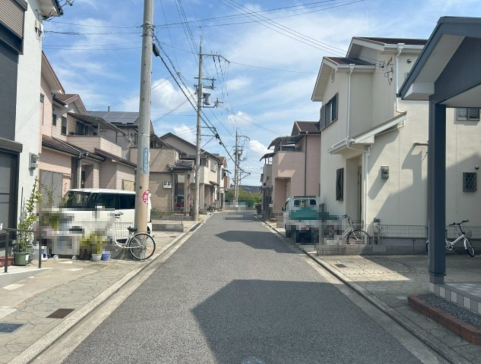岸和田市箕土路町3丁目戸建の前面道路含む現地写真|前面道路