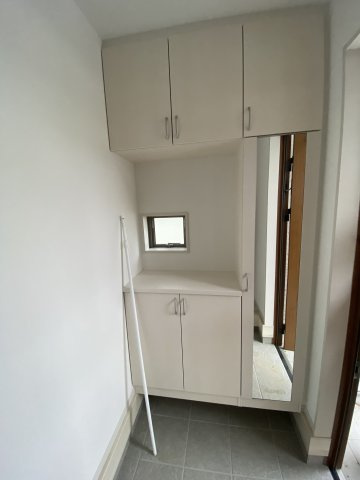 【郷ケ丘　4期】　2号棟　◆新生活応援キャンペーン中！　オール電化新築建売住宅☆・。のその他|同施工：玄関の写真です。お洒落な玄関からの外出は気分が良いですね♪　大容量のシューズボックス付き。散らかりがちな玄関もスッキリ収納！