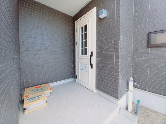 【郷ケ丘　4期】　3号棟　◆新生活応援キャンペーン中！　オール電化新築建売住宅☆・。の玄関|ご成約の方に選べる家電プレゼントキャンペーン実施中です♪
あると嬉しい家電が揃っています！さらにお選び頂いた商品にプラスして「美味しいパンが焼けるアラジンのトースター」をお付けします！期間限定(^^♪