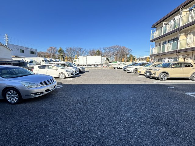 N・コートの駐車場