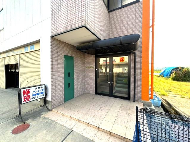 MKビルのエントランス|物件入口