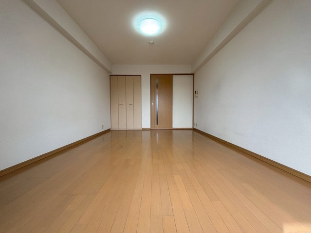 MKビルの居間・リビング|別部屋の参考写真