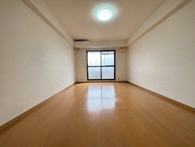 MKビルの居間・リビング|別部屋の参考写真