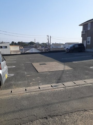 熊本市中央区黒髪６丁目のアパートの駐車場|駐車場完備です