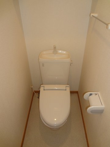 熊本市中央区黒髪６丁目のアパートのトイレ|ゆったりとした空間のトイレです