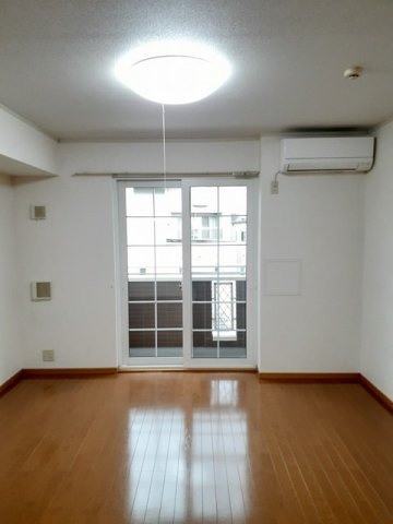熊本市中央区黒髪６丁目のアパートの居間・リビング|こちらのリビングで趣味の時間をお楽しみください