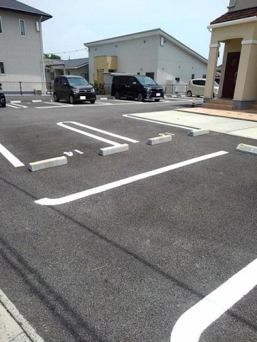 ベルメゾン・フルールの駐車場|駐車スペースもあります