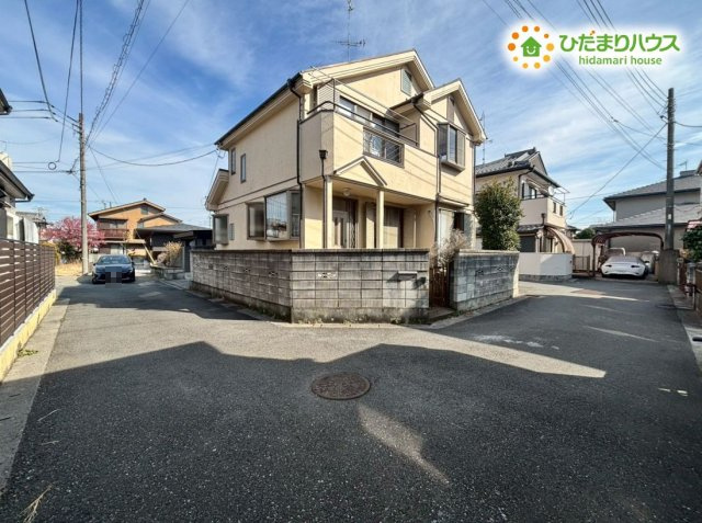 熊谷市肥塚　中古一戸建ての前面道路含む現地写真