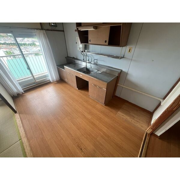 新多聞第2住宅106号棟の居間・リビング