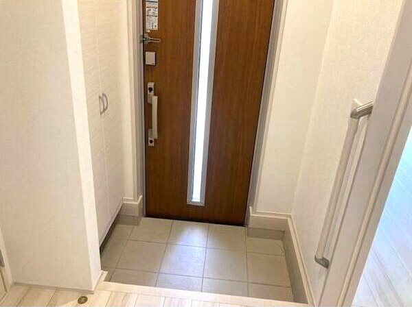 リナージュ春日井市白山町01の玄関