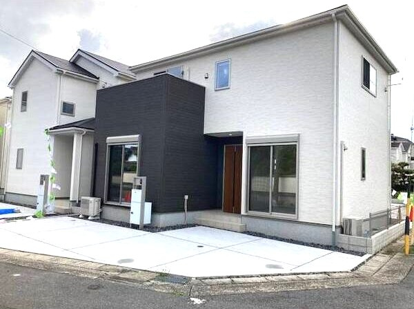 リナージュ春日井市白山町01の駐車場