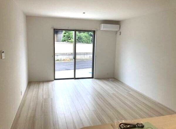 リナージュ春日井市白山町01の居間・リビング