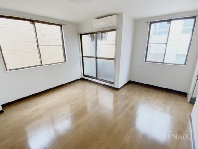 ルイーズビルの居間・リビング|洋室です☆