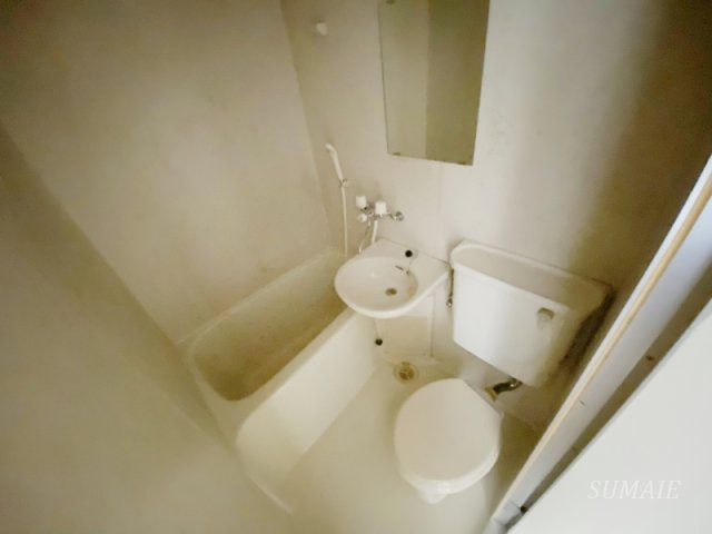 ルイーズビルの浴室|3点ユニットです☆