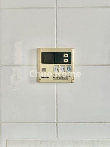 グランシティユーロレジデンス瑞江の発電・温水設備|【給湯リモコン】外での一日を忘れさせてくれるオートバス機能でお好みの湯量・温度に調整された浴槽。