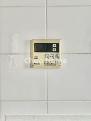 【発電・温水設備】 | グランシティユーロレジデンス瑞江 | 【給湯リモコン】外での一日を忘れさせてくれるオートバス機能でお好みの湯量・温度に調整された浴槽。