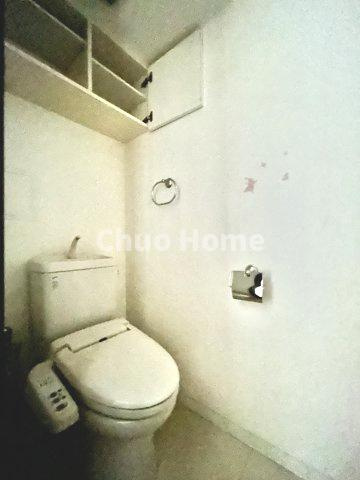 グランシティユーロレジデンス瑞江のトイレ|【トイレ】 収納スペースをしっかりと確保した温水洗浄便座機能付きトイレ。温水洗浄便座は清潔にお使いいただくための大切なアイテムです。