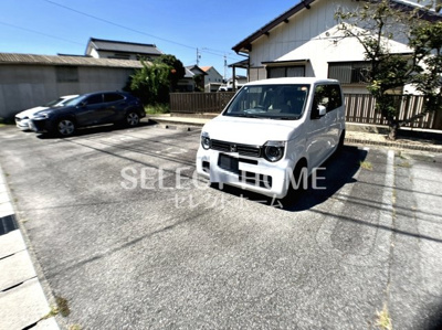 【駐車場】 | 宮地貸家 | 駐車場に車を止められます