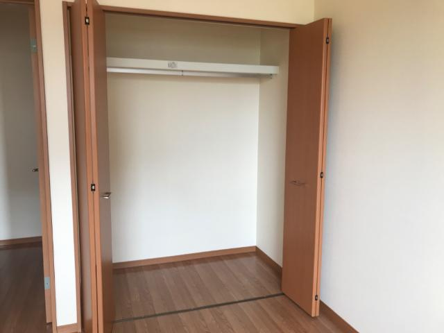 リバード酒井原の内装|南洋室収納