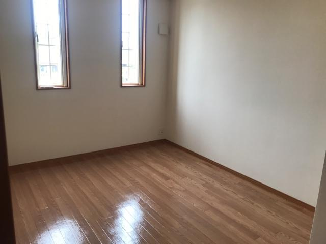 リバード酒井原の内装|北洋室