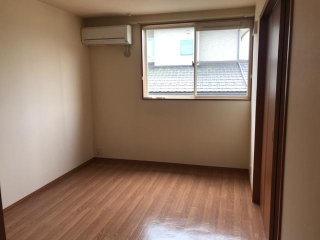 リバード酒井原の内装|南洋室